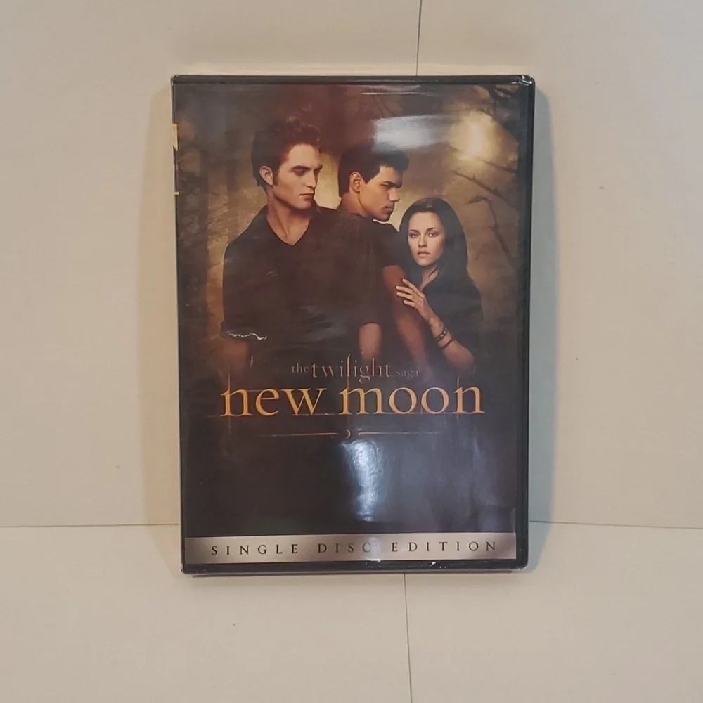 The Twilight Saga DVD Bundle Twilight, New Moon and Eclipse.  NWT Lot of 3 - Picture 3 of 7